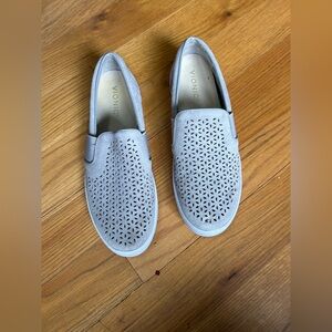 Vionic Women's Kani Slip-On Shoes Light Gray Sz 9.5 Genuine Suede Arch Support